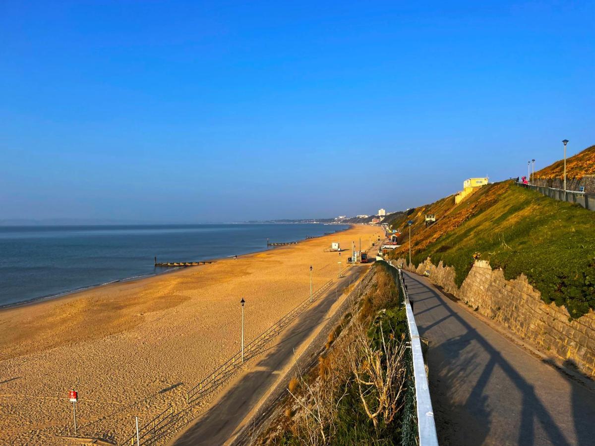 Private Two Bedroom Residence In Southbourne - Private Parking - Off The High Street - Minutes Away From The Beach Bournemouth Eksteriør bilde