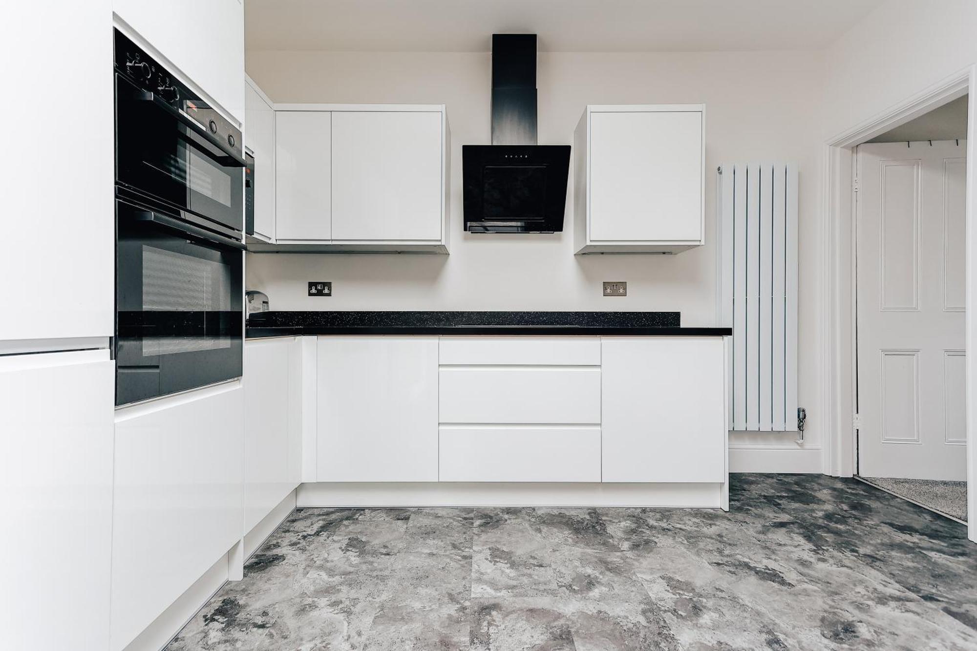 Private Two Bedroom Residence In Southbourne - Private Parking - Off The High Street - Minutes Away From The Beach Bournemouth Eksteriør bilde