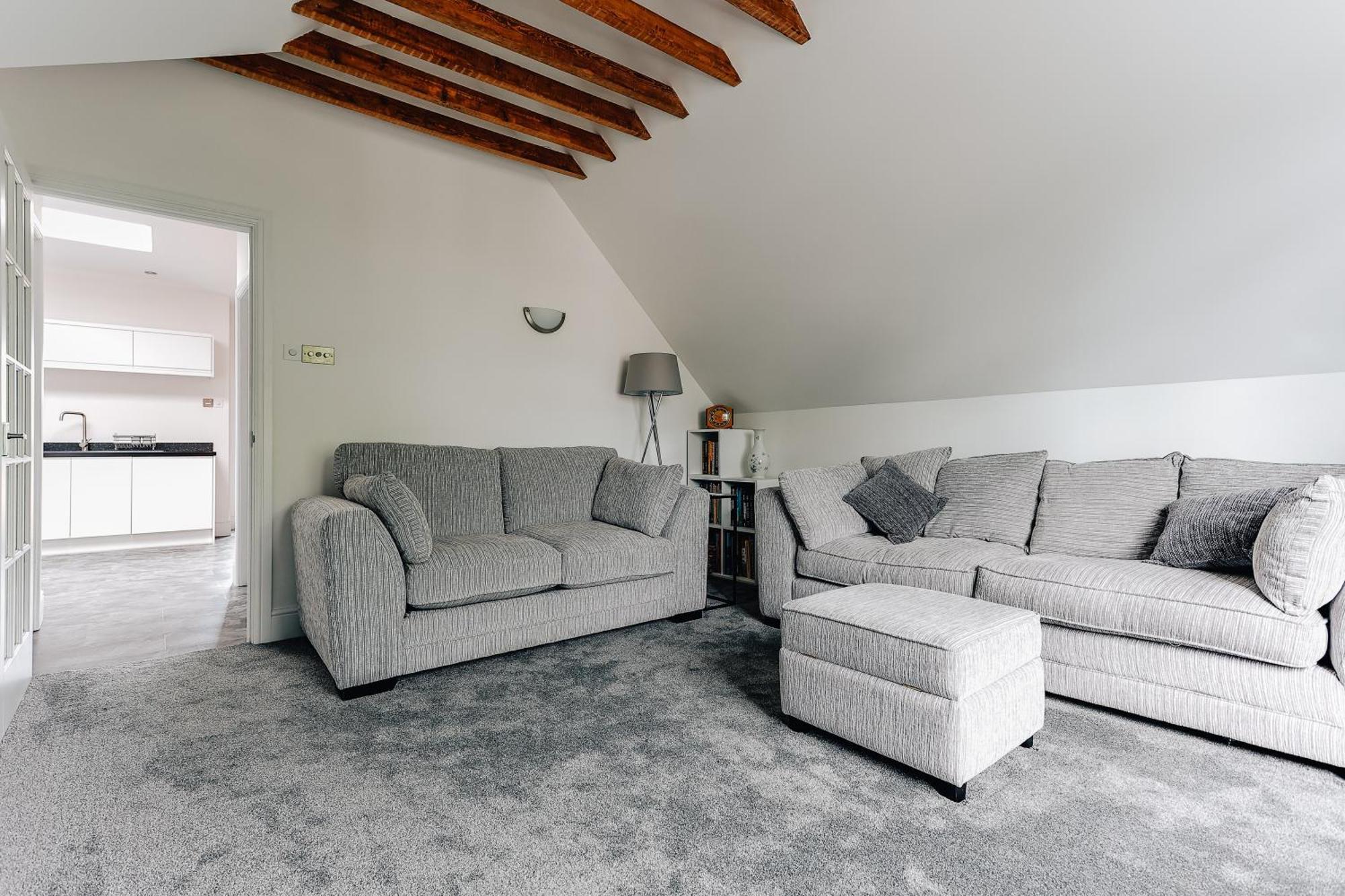 Private Two Bedroom Residence In Southbourne - Private Parking - Off The High Street - Minutes Away From The Beach Bournemouth Eksteriør bilde